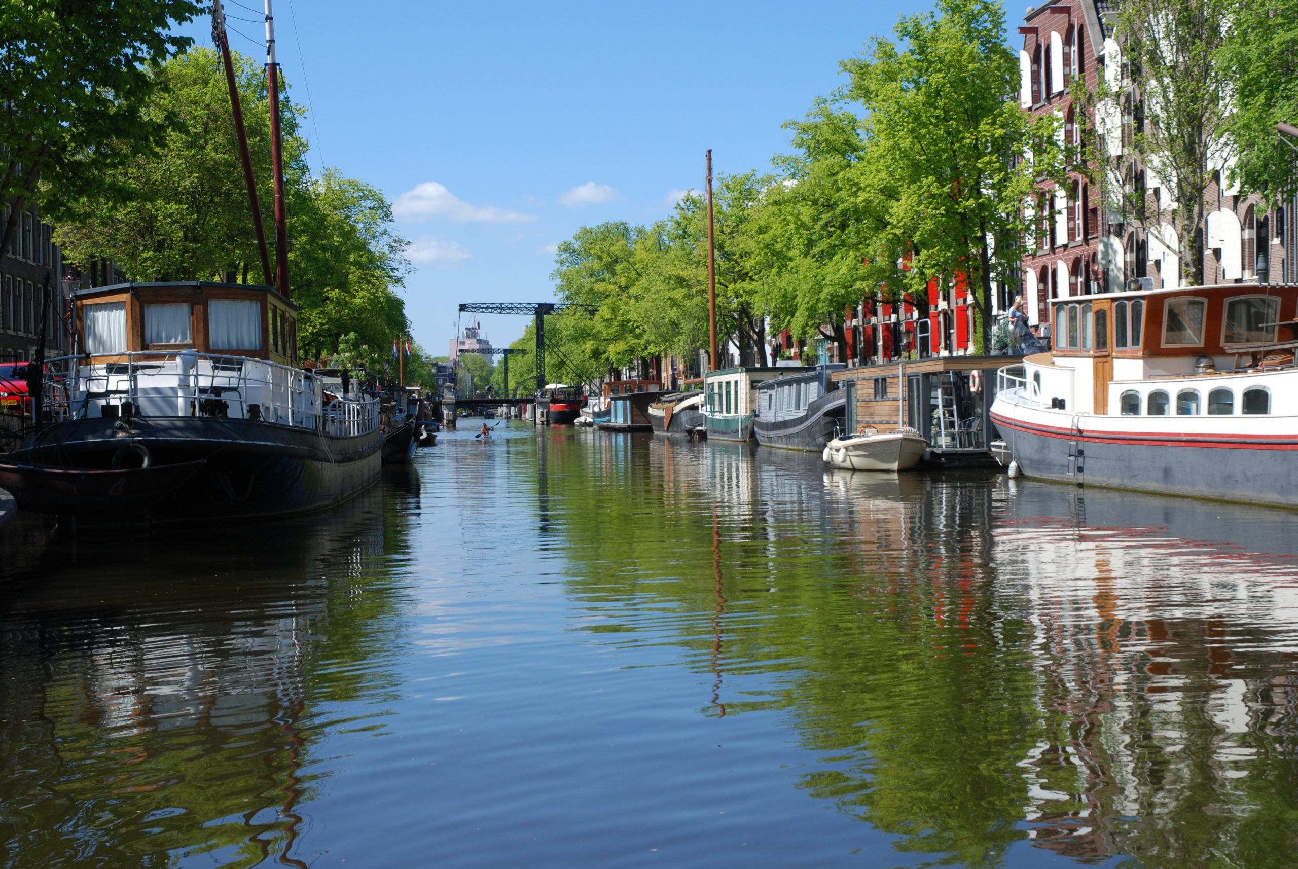 Brouwersgracht-Hundred-miles-Canal District-Amsterdam-16th-century-2000 bridges-Unesco